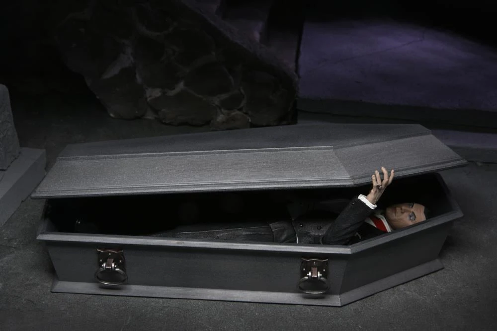 NECA Universal Monsters Ultimate Dracula (Transylvania) Figure 14 NECA Universal Monsters Ultimate Dracula (Transylvania) Figure - Image 12