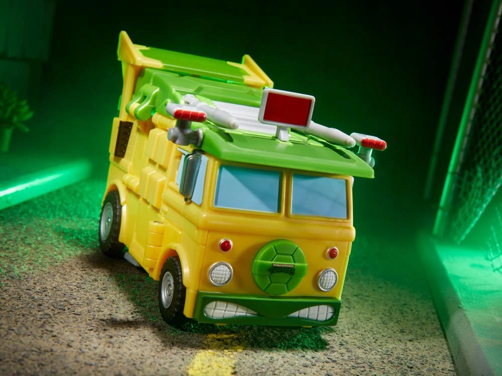 PRE-ORDER Transformers Collaborative Teenage Mutant Ninja Turtles X Transformers Party Wallop 4 PRE-ORDER Transformers Collaborative Teenage Mutant Ninja Turtles X Transformers Party Wallop - Image 2