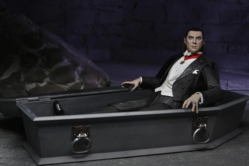 NECA Universal Monsters Ultimate Dracula (Transylvania) Figure 13 NECA Universal Monsters Ultimate Dracula (Transylvania) Figure - Image 11