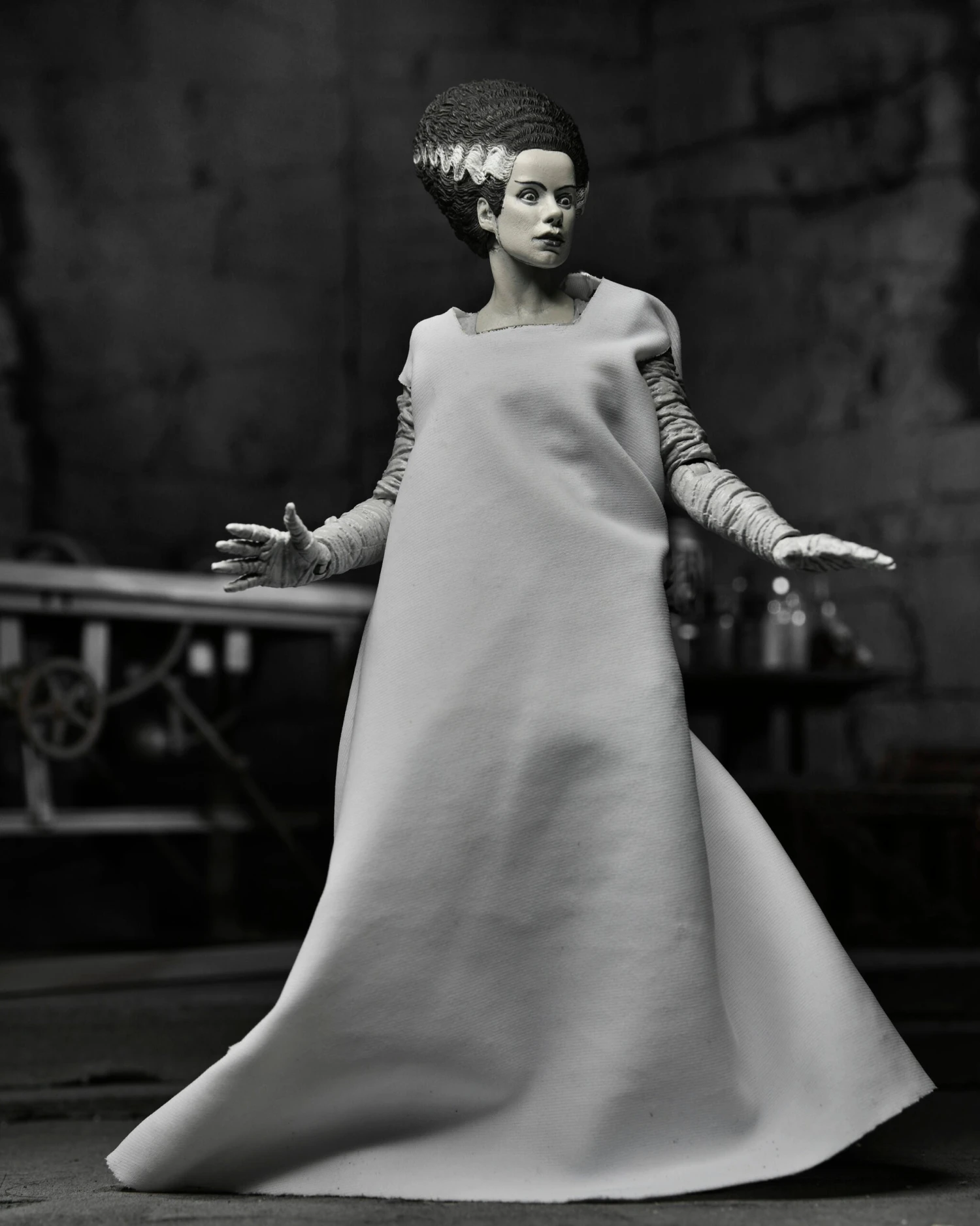 NECA Universal Monsters 7″ Scale Action Figure – Ultimate Bride Of Frankenstein (B&W) 4 NECA Universal Monsters 7″ Scale Action Figure – Ultimate Bride Of Frankenstein (B&W) - Image 2