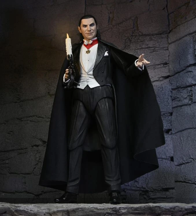 NECA Universal Monsters Ultimate Dracula (Transylvania) Figure 8 NECA Universal Monsters Ultimate Dracula (Transylvania) Figure - Image 6